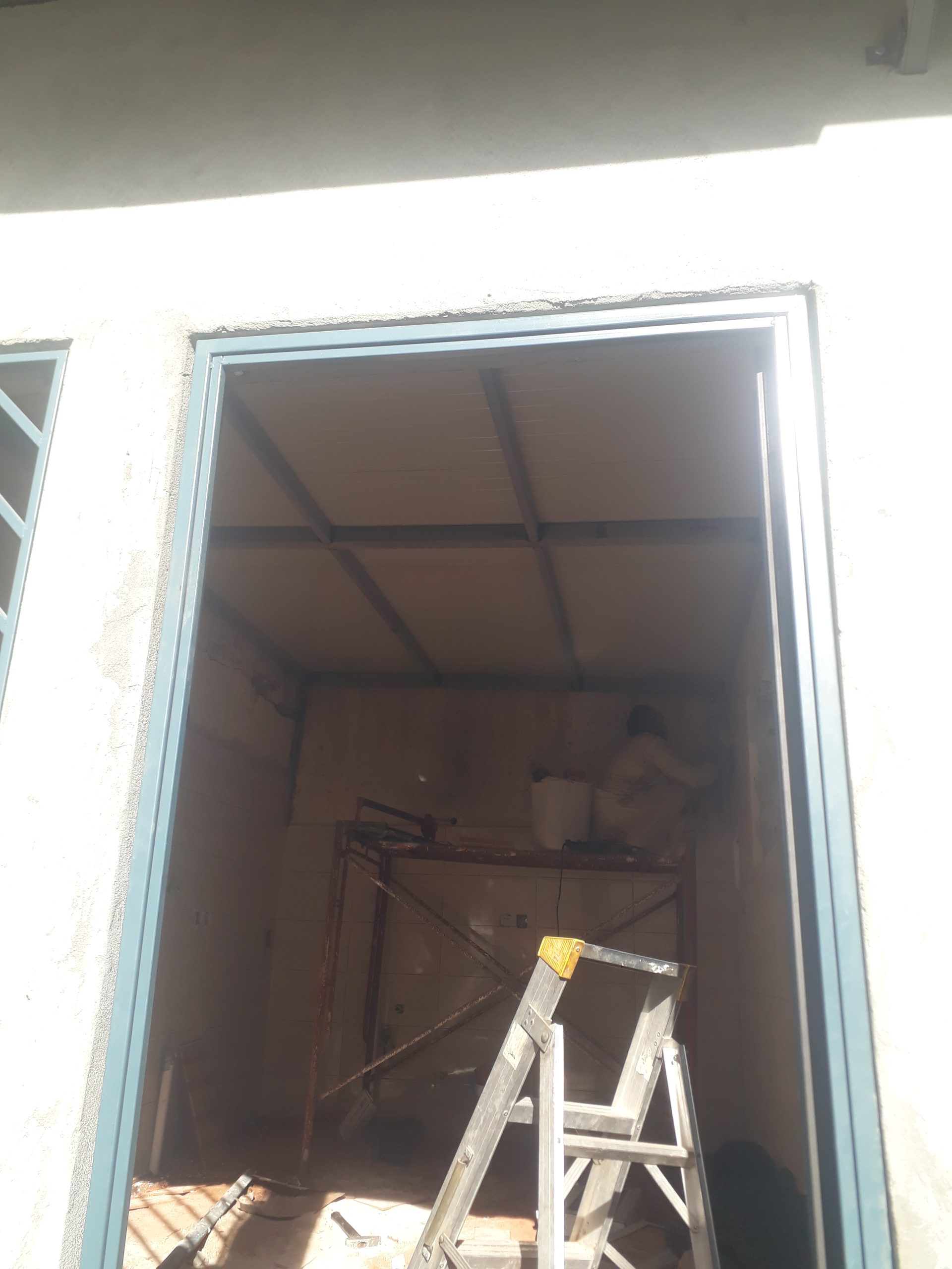 تطبيق مطبخ من ماده السندويش بنل كاتم لصوت وعازل للحراره والماء