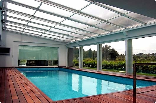 مظلات المسابح الزجاجية 